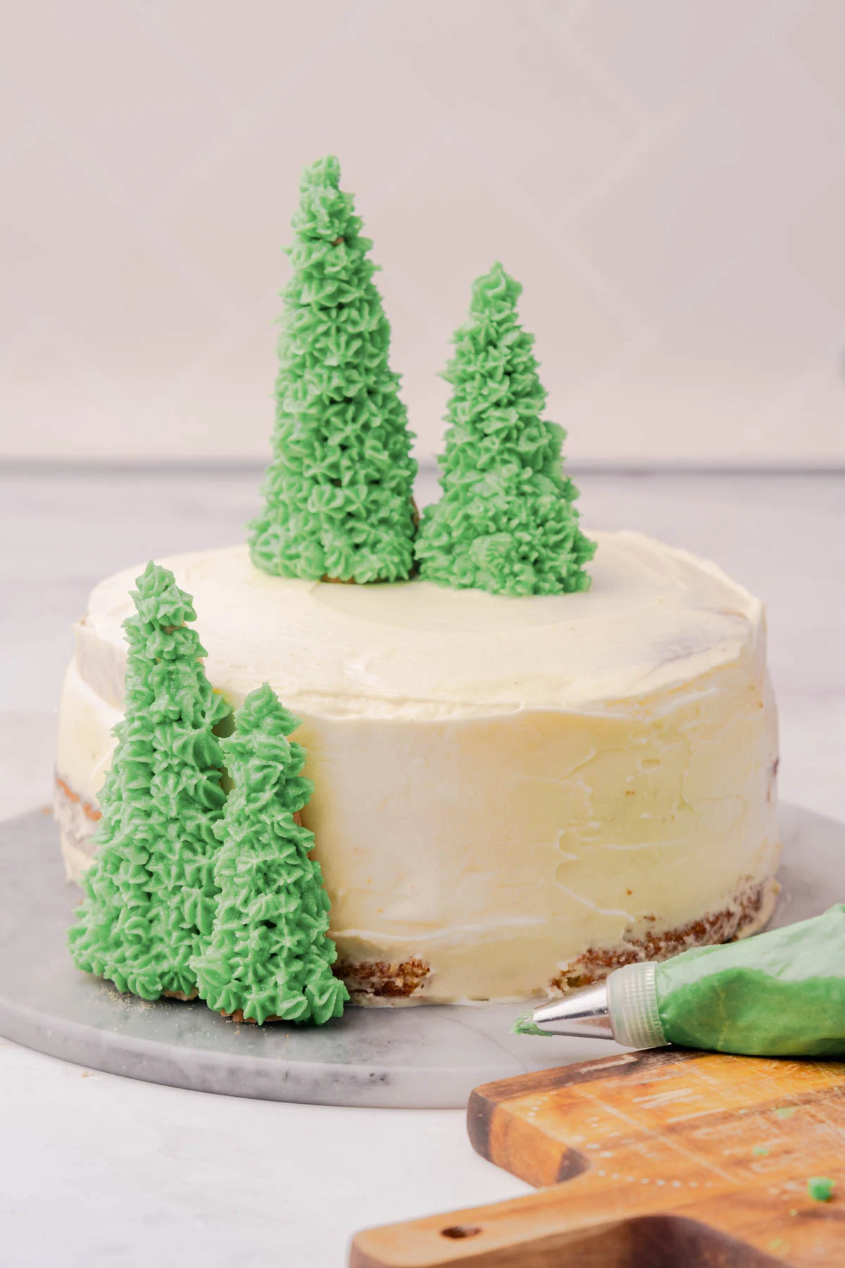 decorated edible christmas trees for a minimal christmas cake