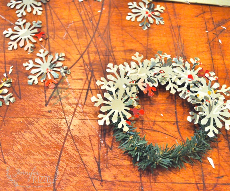 amazing and easy christmas craft paper ideas 10 punched out snowflakes for a mini wreath