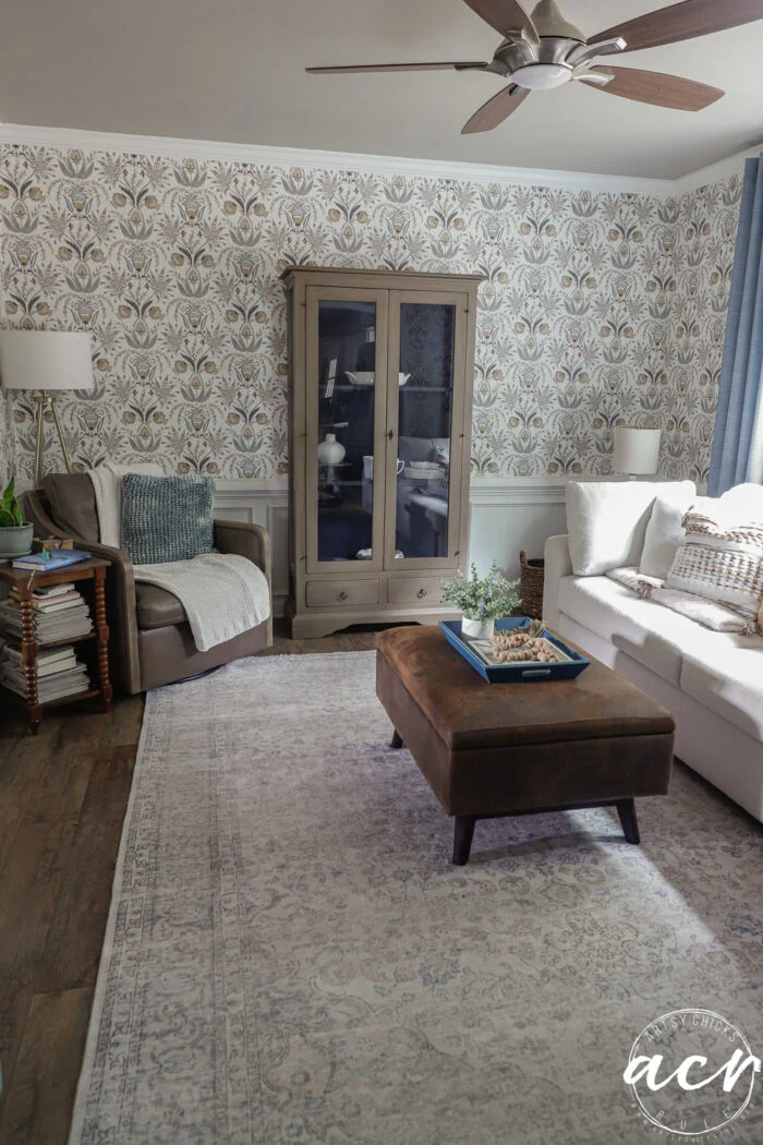 paint a wood look finish 19 cabinet with doors closed in room