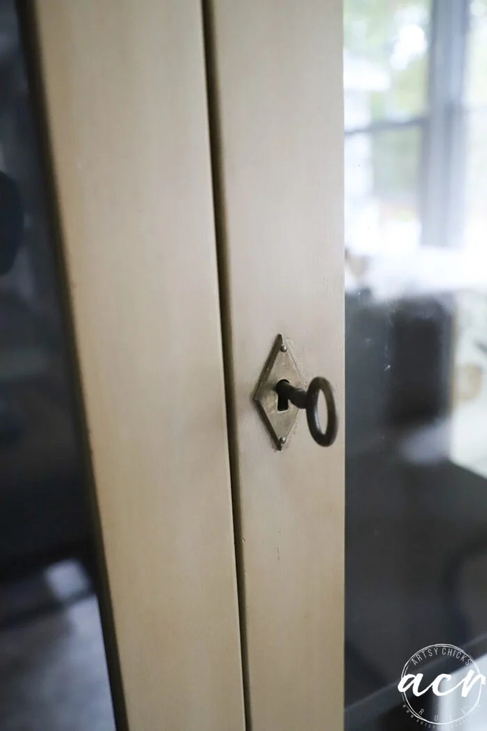 paint a wood look finish 22 up close of key knob