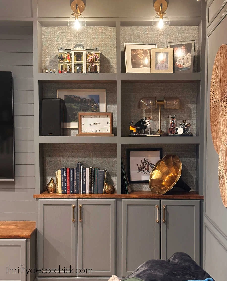 rearranging our basement family room prep for the holidays thrifty decor chick 7 decorated shelves on bookcases