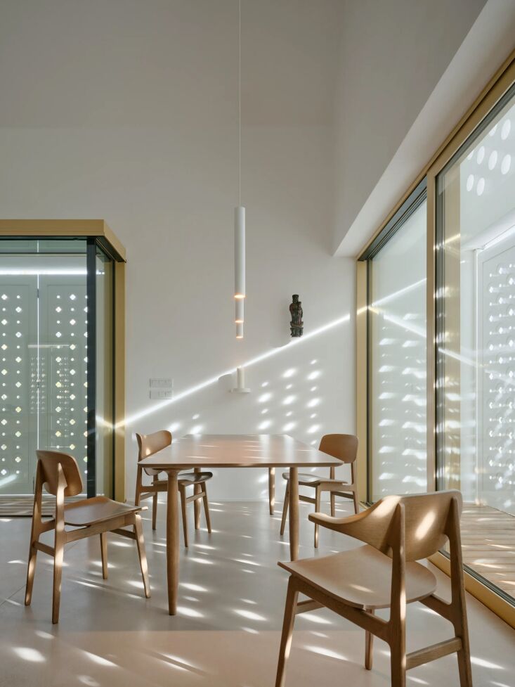 the dining table is the oku dining table with the bufala chair and ny11 chair 20