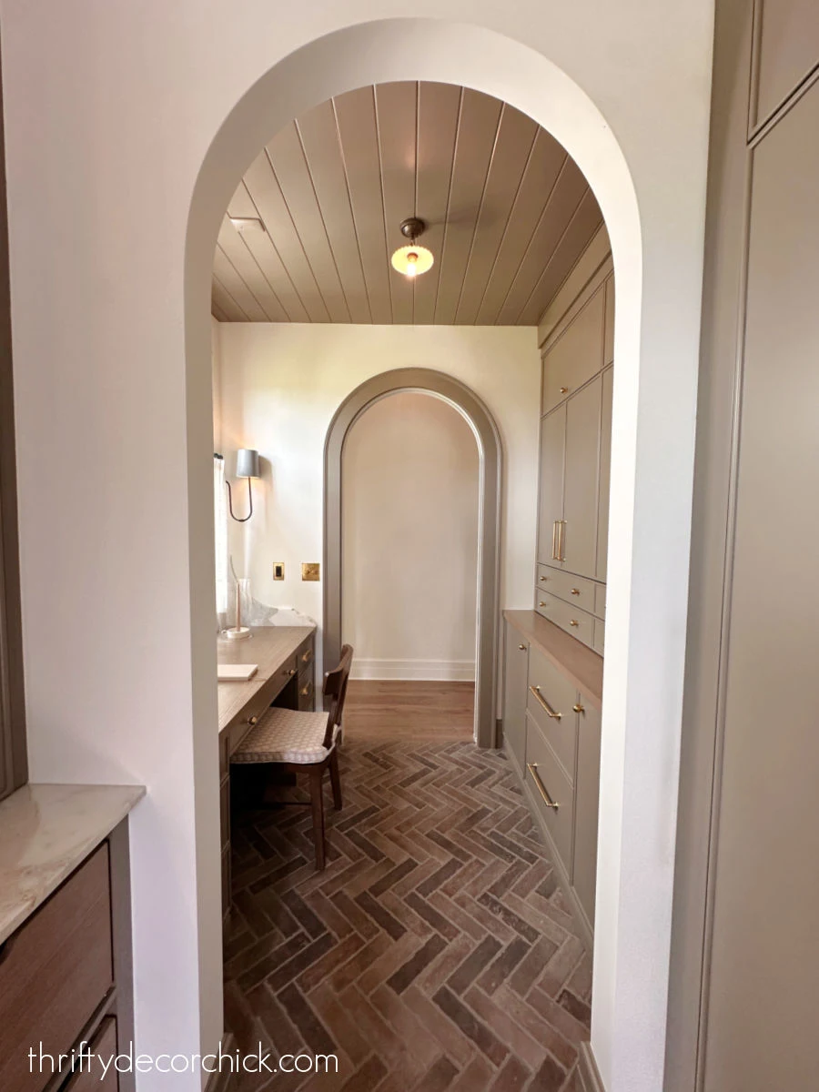 double arched doorways in pantry kitchen