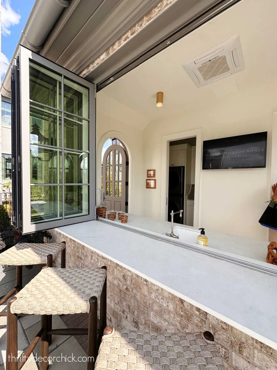 pool house with laundry and bathroom