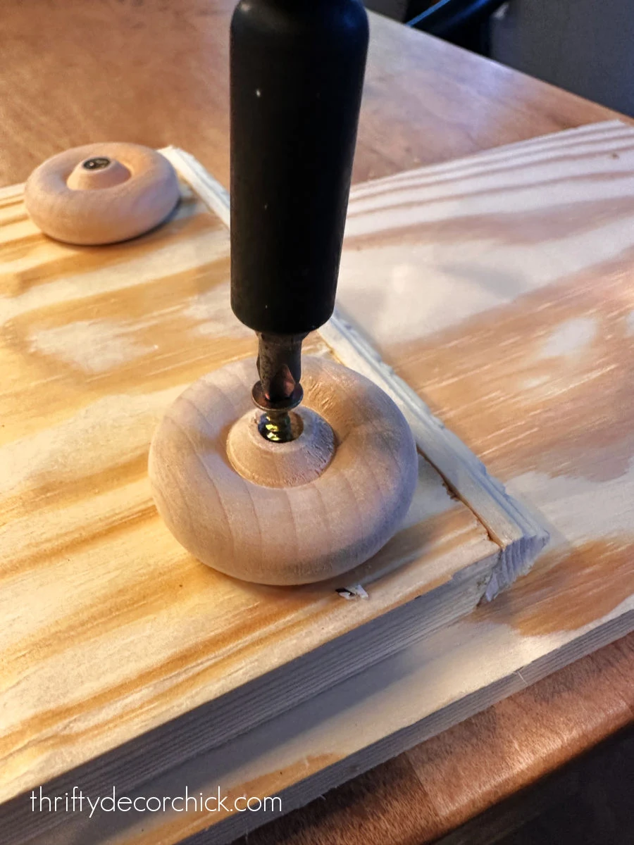 round wood feet on tray