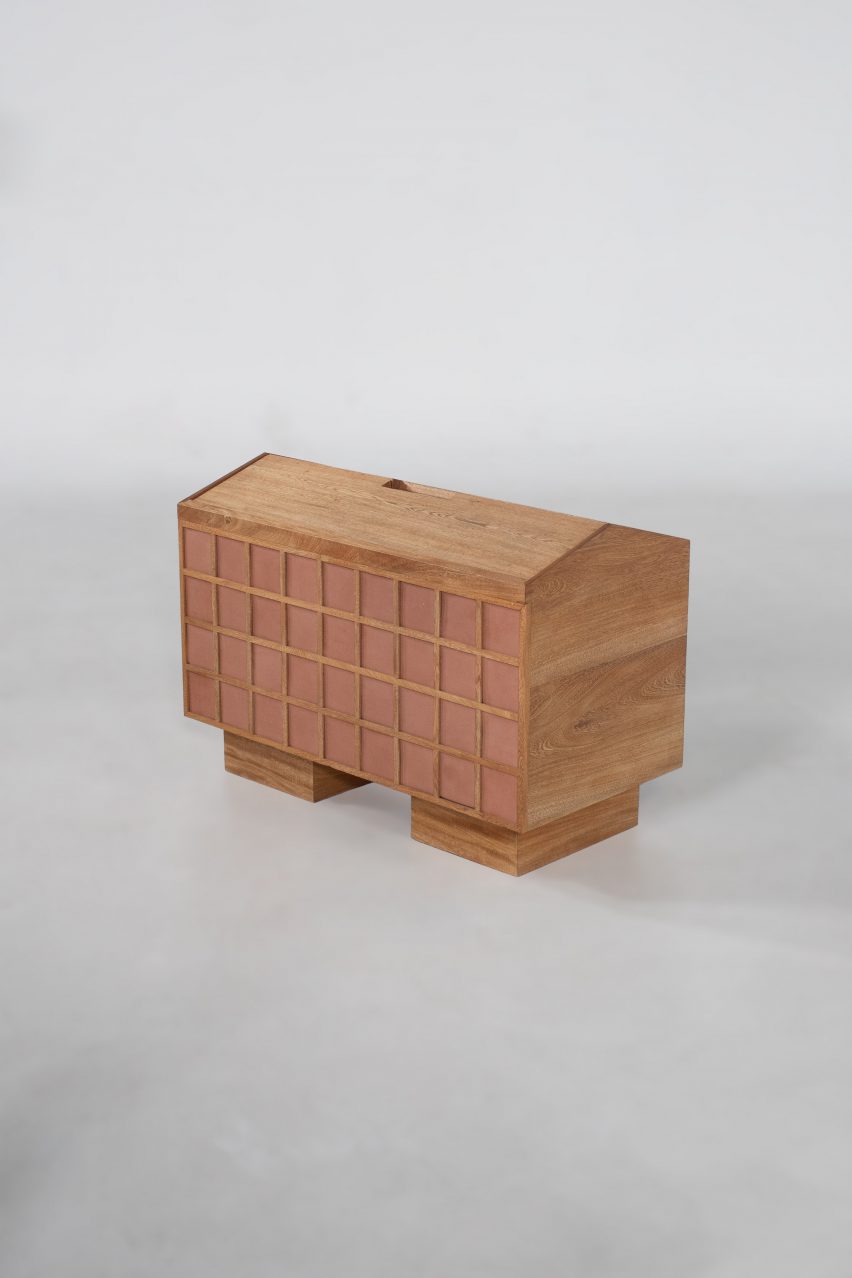 a photograph of a wooden trunk