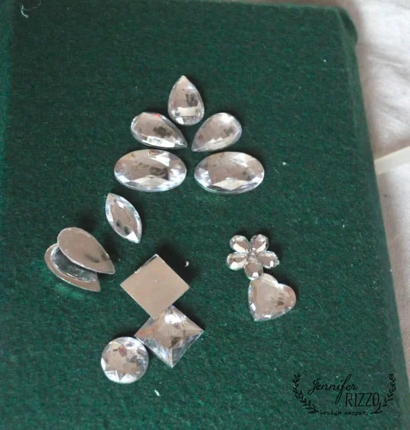 make vintage bejeweled christmas tree art 6 start placeing and playing with your rhinestone pattern