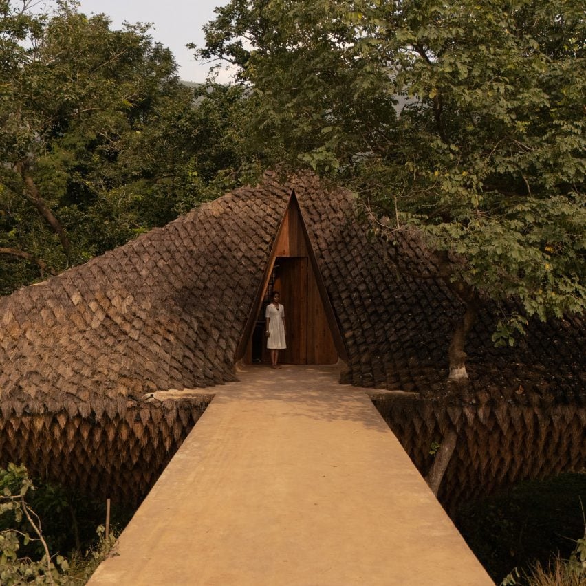 bridge house by wallmakers