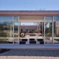 desai chia uses camouflaging effect for secluded house in new york 7 desai chia uses