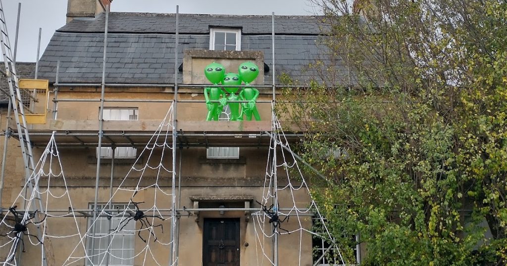 Unusual Front Gardens #39: The aliens have landed!
