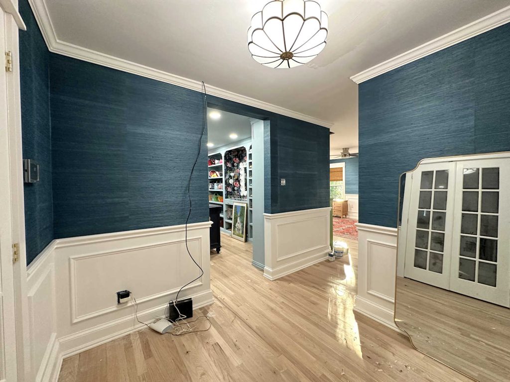 Bedroom Suite Progress – The Grasscloth Wallpaper Is Finished!