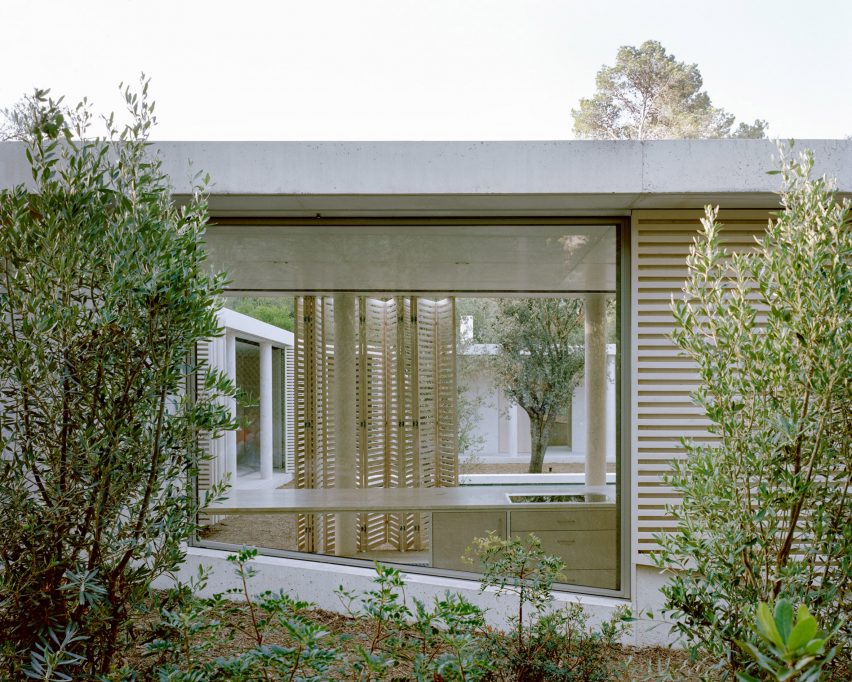 kitchen view at concrete home by arquitectura-g