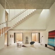 arquitectura g organises minimalist patio house around courtyard in spain 4 house in cala tamarit by rául sánchez architects