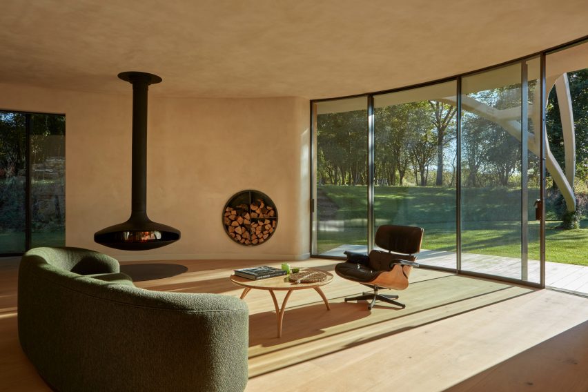 plaster-lined living room