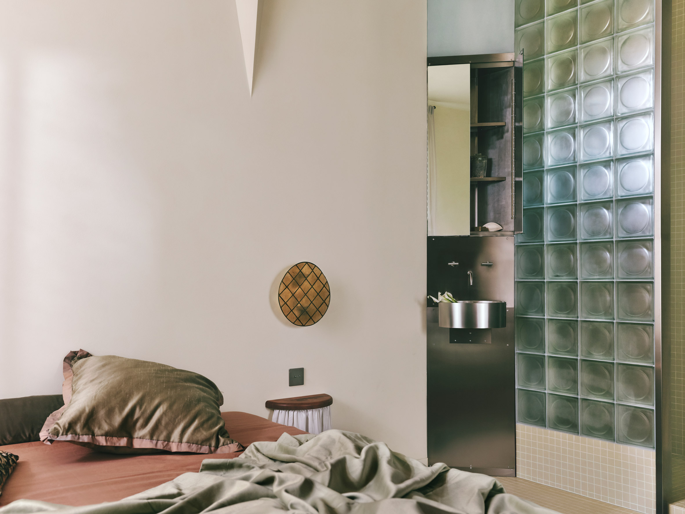 bétyle studio-designed home in marseille