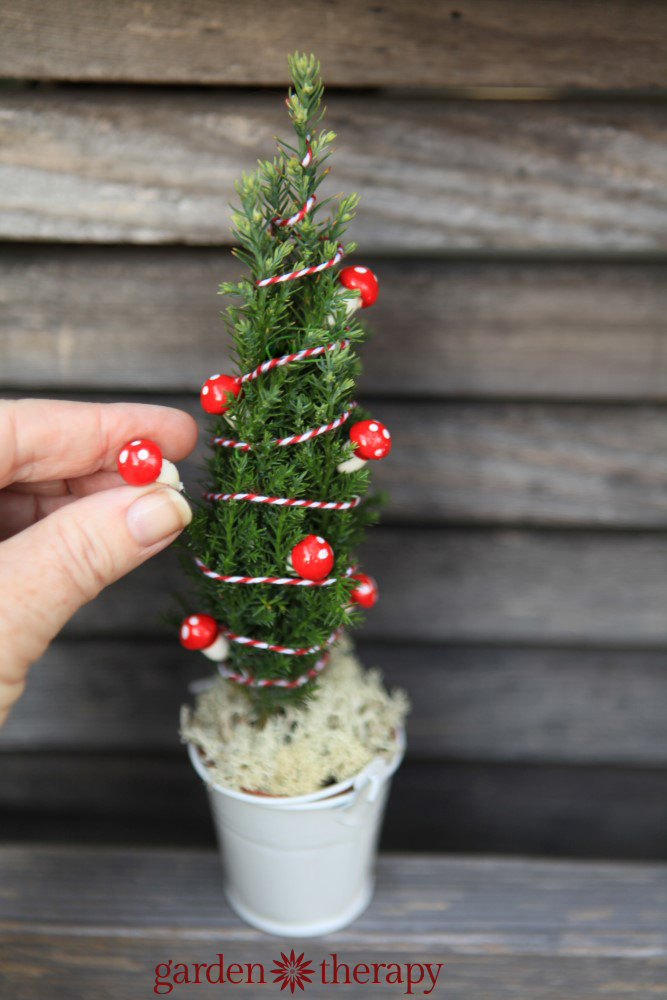 how to make a miniature christmas tree