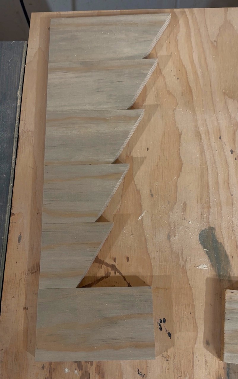 easy 1x4 christmas tree tray – free diy plans 17 tree