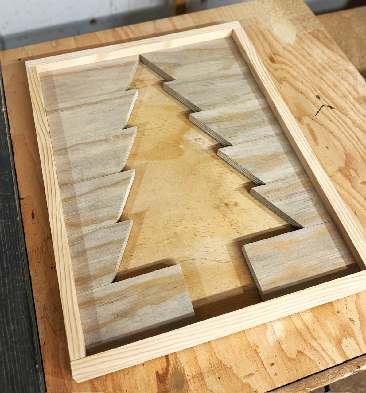 easy 1x4 christmas tree tray – free diy plans 24 finish