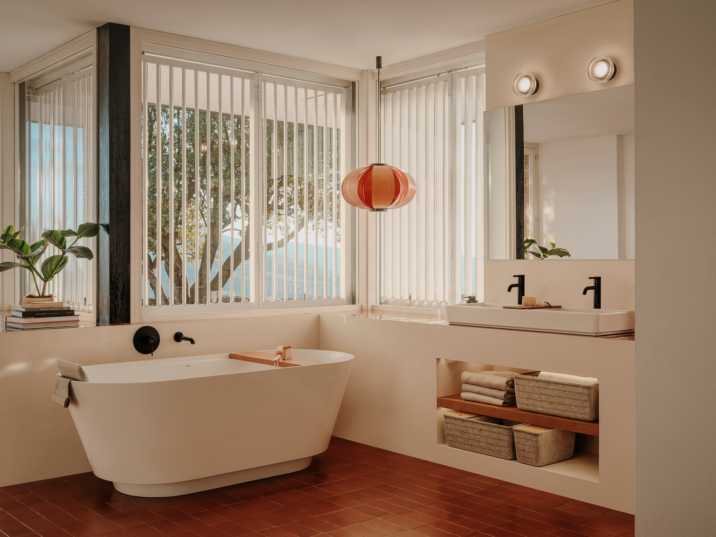 tura oval freestanding bath by roca