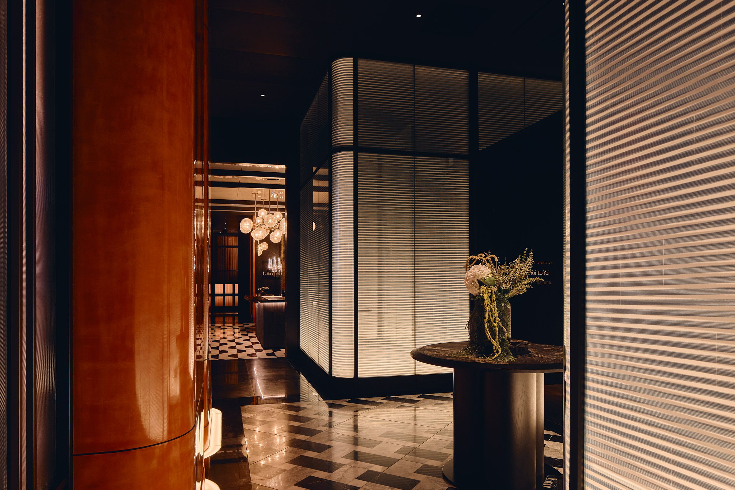 bar spaces of tokyo skyscraper hotel