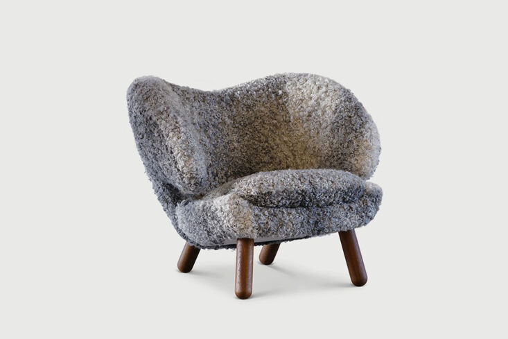 finn juhl pelican chair gotland sheepskin 14