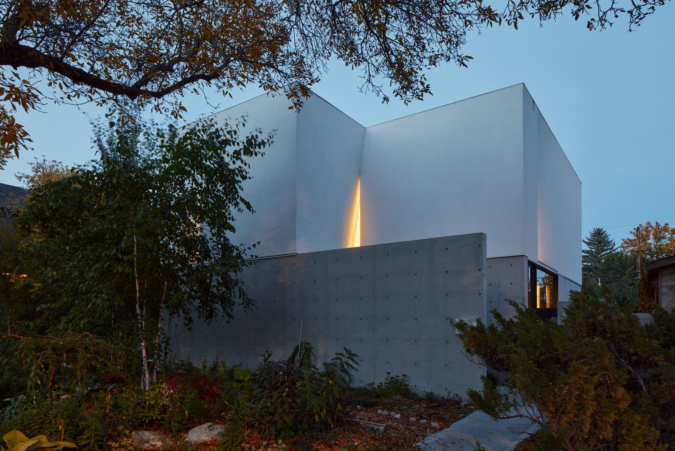 5468796 architecture arthur house at night