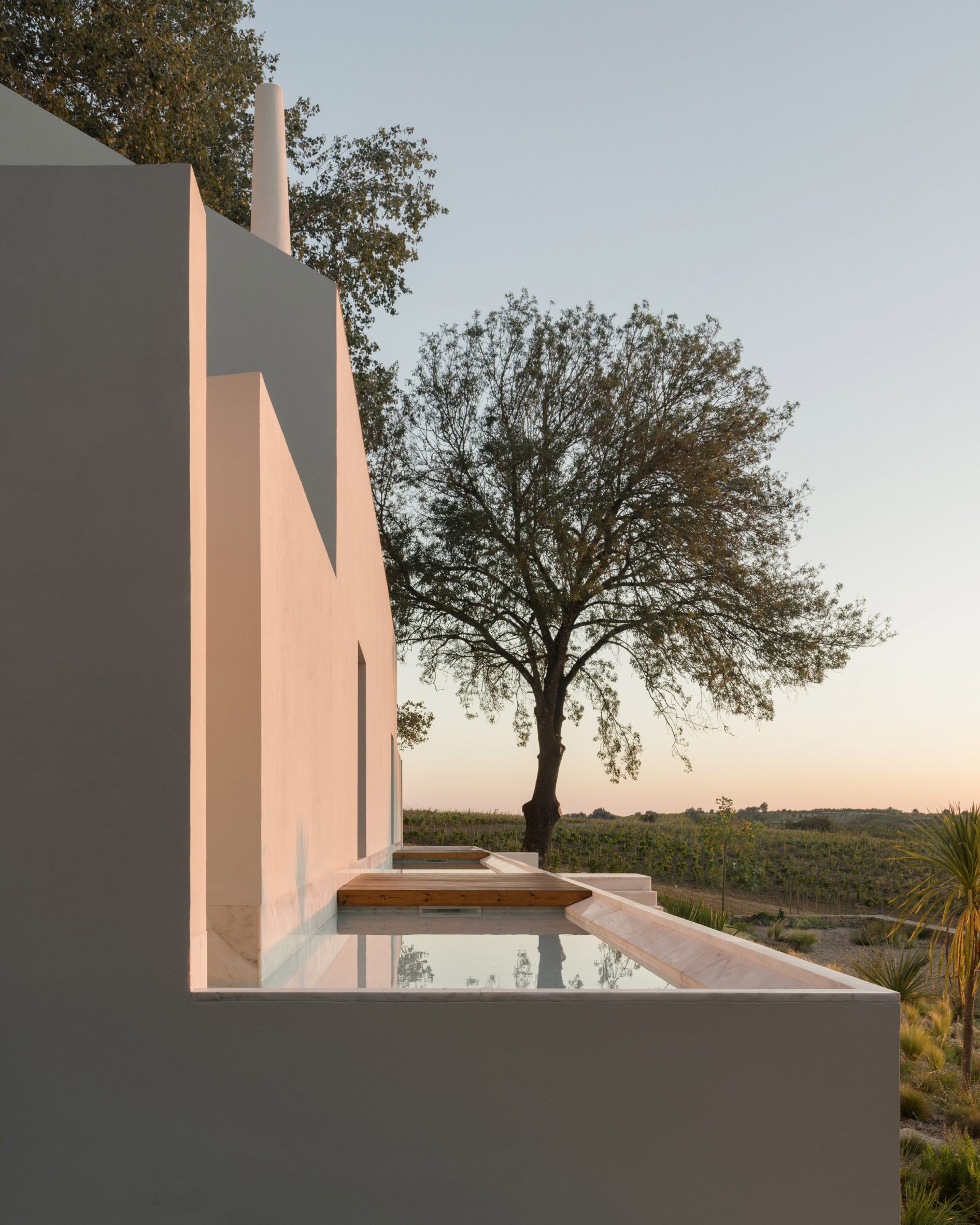house with a pool in portugal by atelier matteo arnone