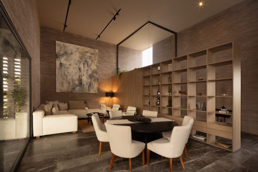 capuchinas house by laboratorio de arquitectura