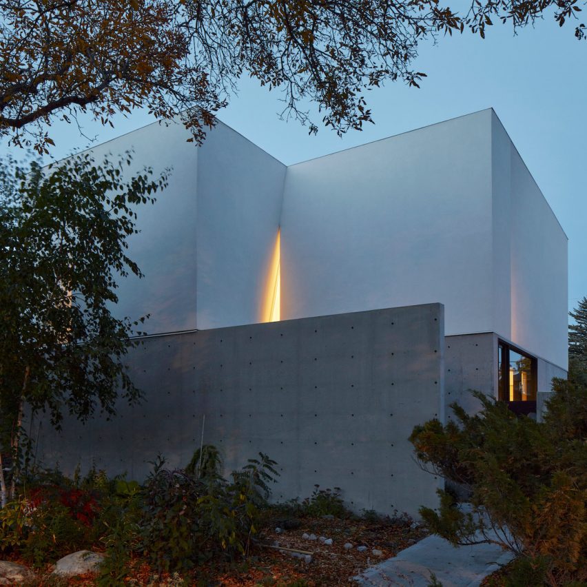 5468796 Architecture creates house for "modest sanctuary" in Saskatchewan