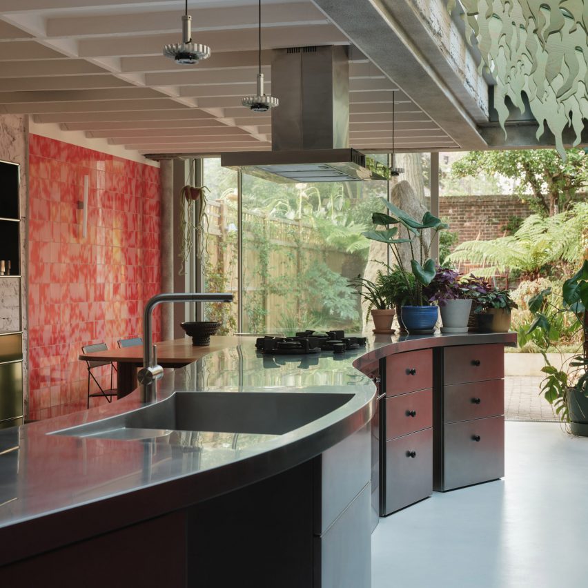 CAN completes "mystical and grounding" renovation of London townhouse