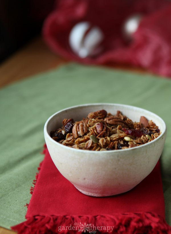 Christmas Morning Granola: Eat It! Gift It!