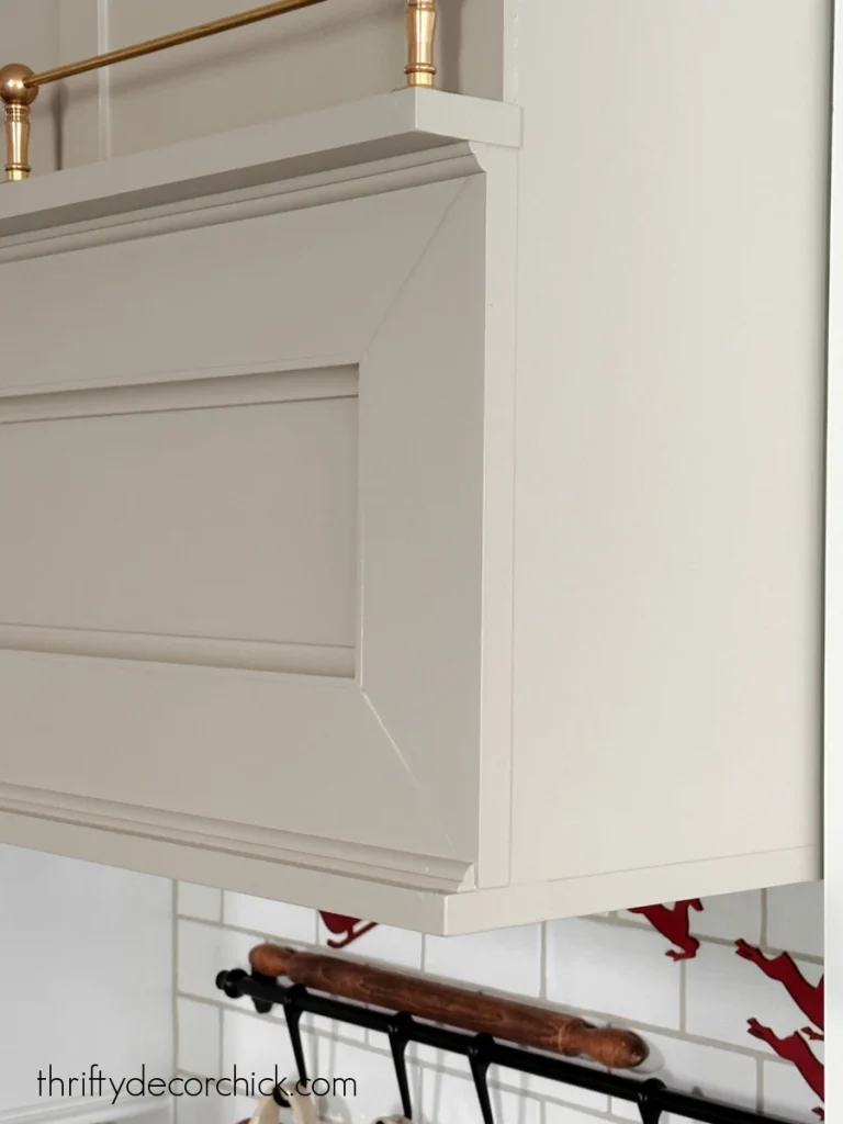 DIY Custom Range Hood With Shelf and Brass Tipping Rail | Thrifty Decor Chick