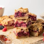 Delicious Shortbread Bars with Berries and Oats