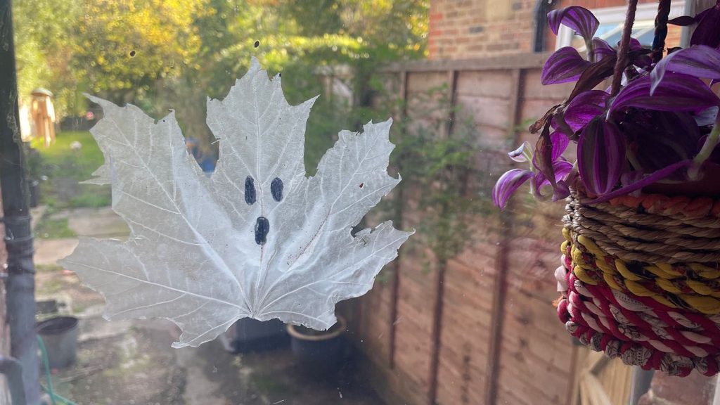 This Viral Hack Turns Fallen Leaves Into Halloween Ghosts