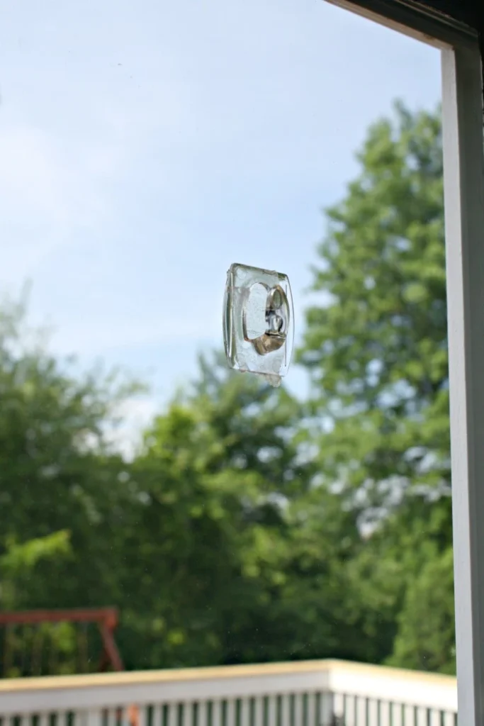 How To Remove Broken 3M Command Strips With NO Damage | Thrifty Decor Chick