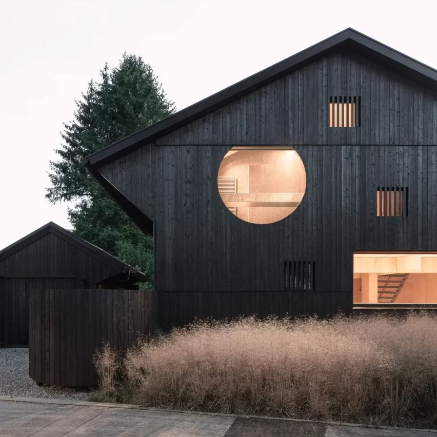 house with one pillar by buero wagner