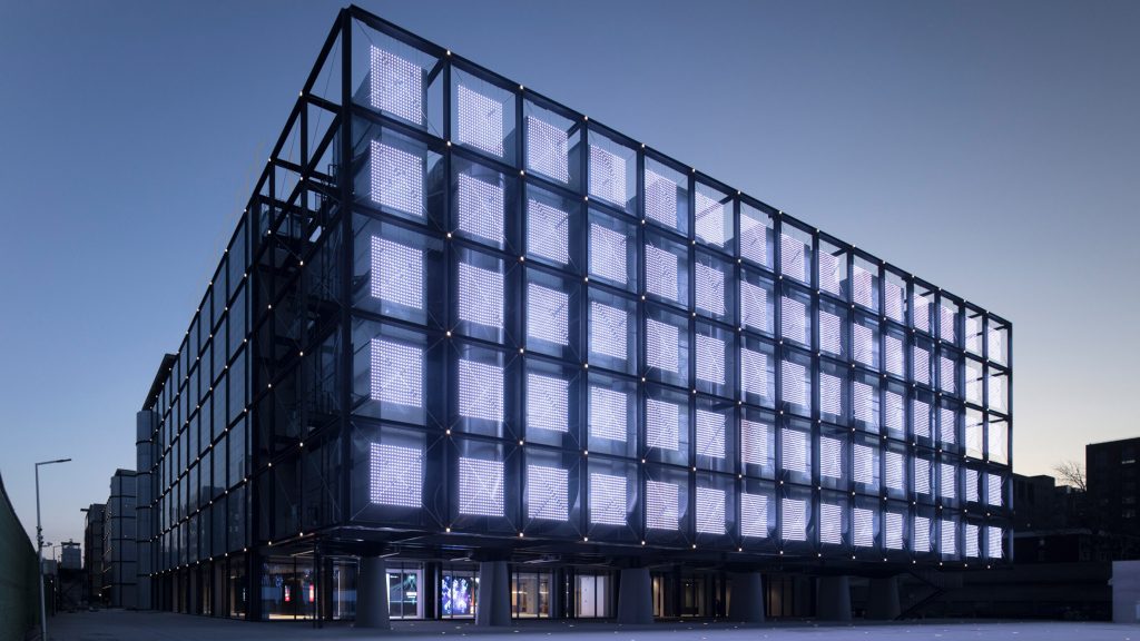 Exposed ducts and server rooms feature at Beijing data centre by LLLAB