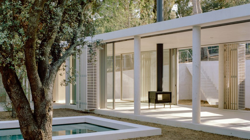 Arquitectura G organises minimalist Patio House around courtyard in Spain
