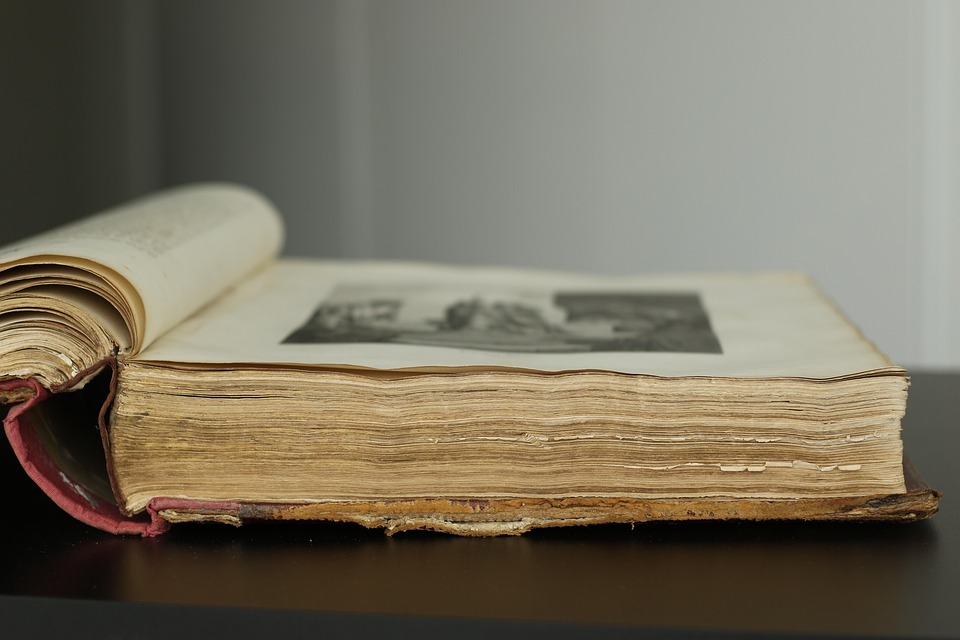 Invokes seasonal stillness, merging firepit gatherings with earth’s muted tones.