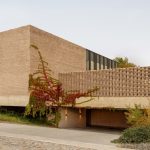Laboratorio de Arquitectura designs Mexican home around concrete block
