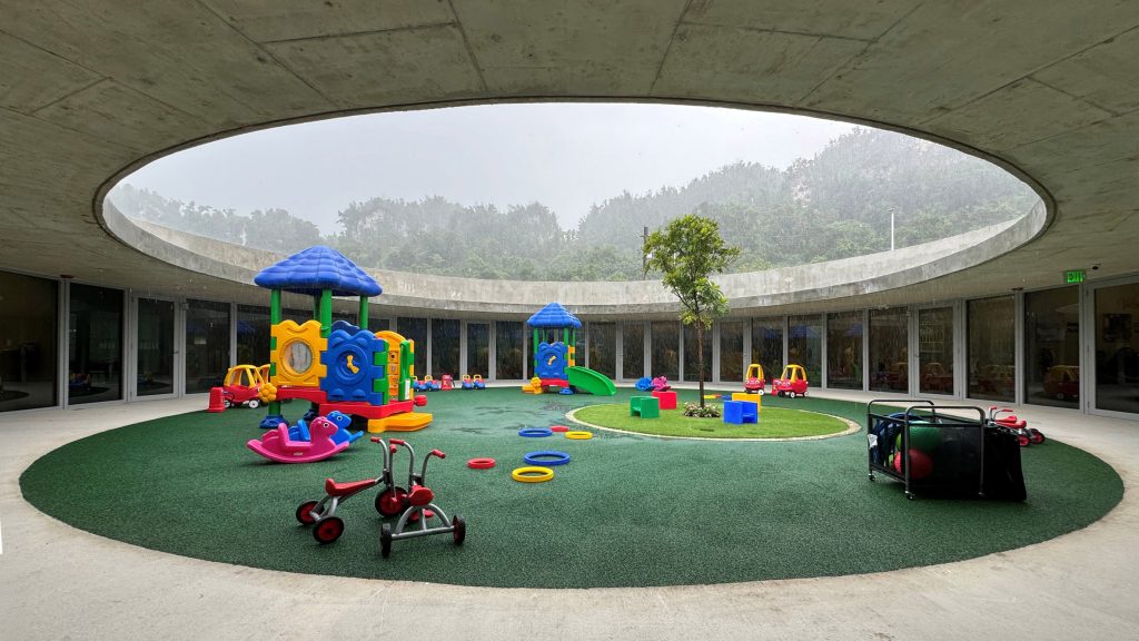 Toro Arquitectos designs ringshaped Ciales Kindergarten in Puerto Rico