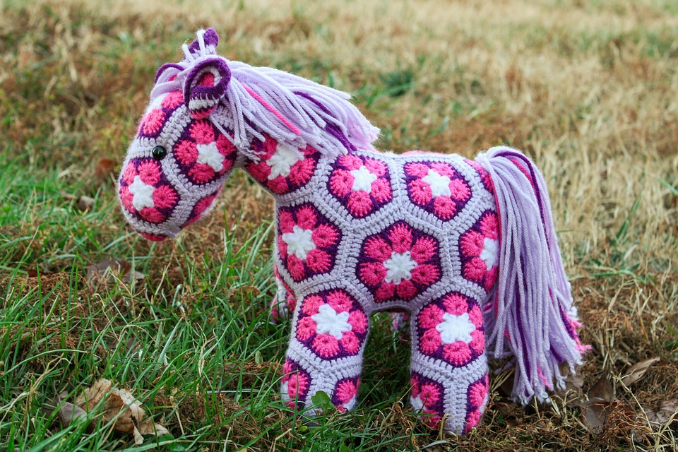 Eco How-To: Beehives woven from birch and breath