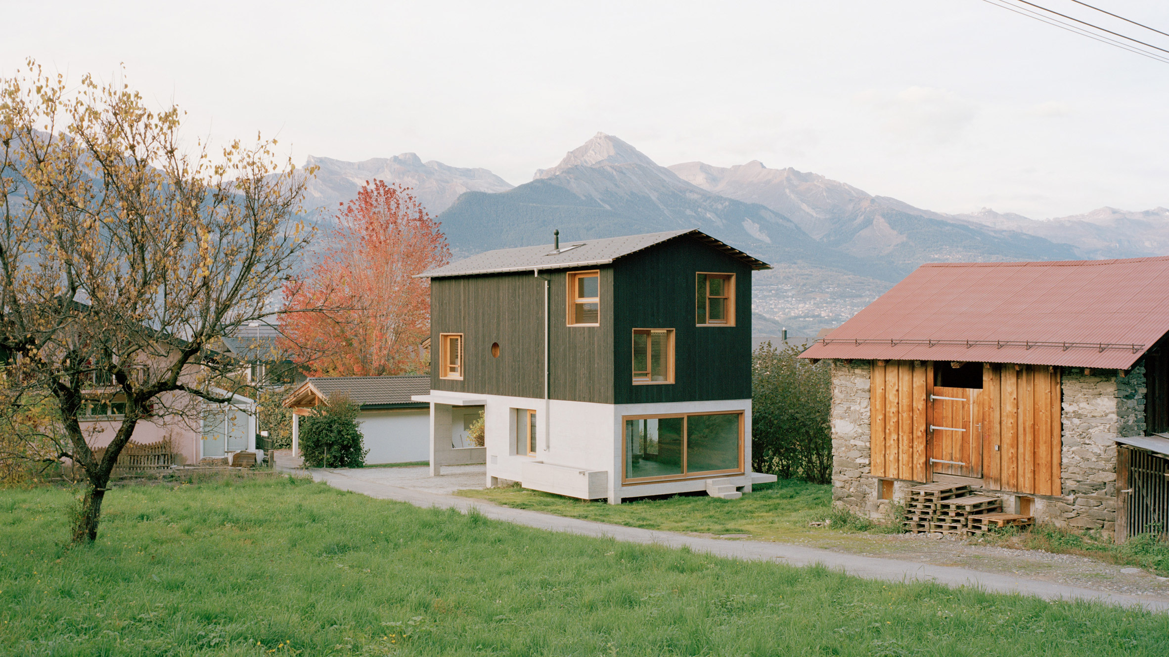 the wandering house by lionel ballmer architectes