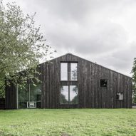 bindloss dawes converts former tractor shed into light-filled rural home 4 the tractor shed by heathwalker studio