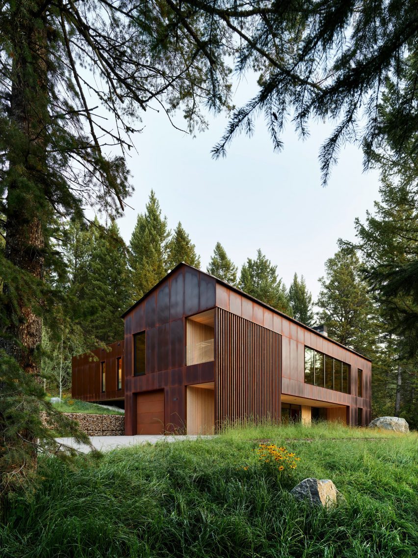 weathering steel house in wyoming by clb