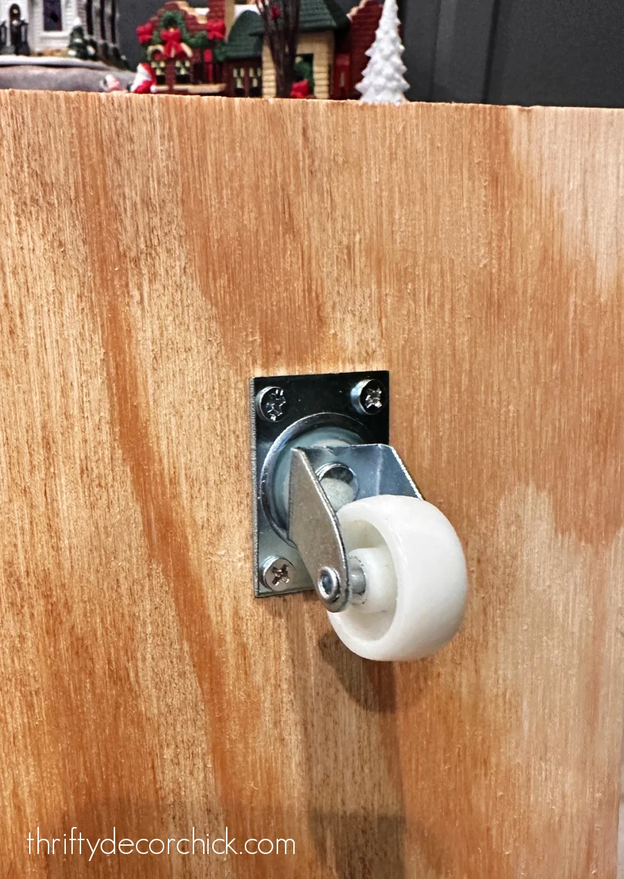 one hour diy: an easy and useful rolling christmas tree stand | thrifty decor chick 18 white caster wheels on wood