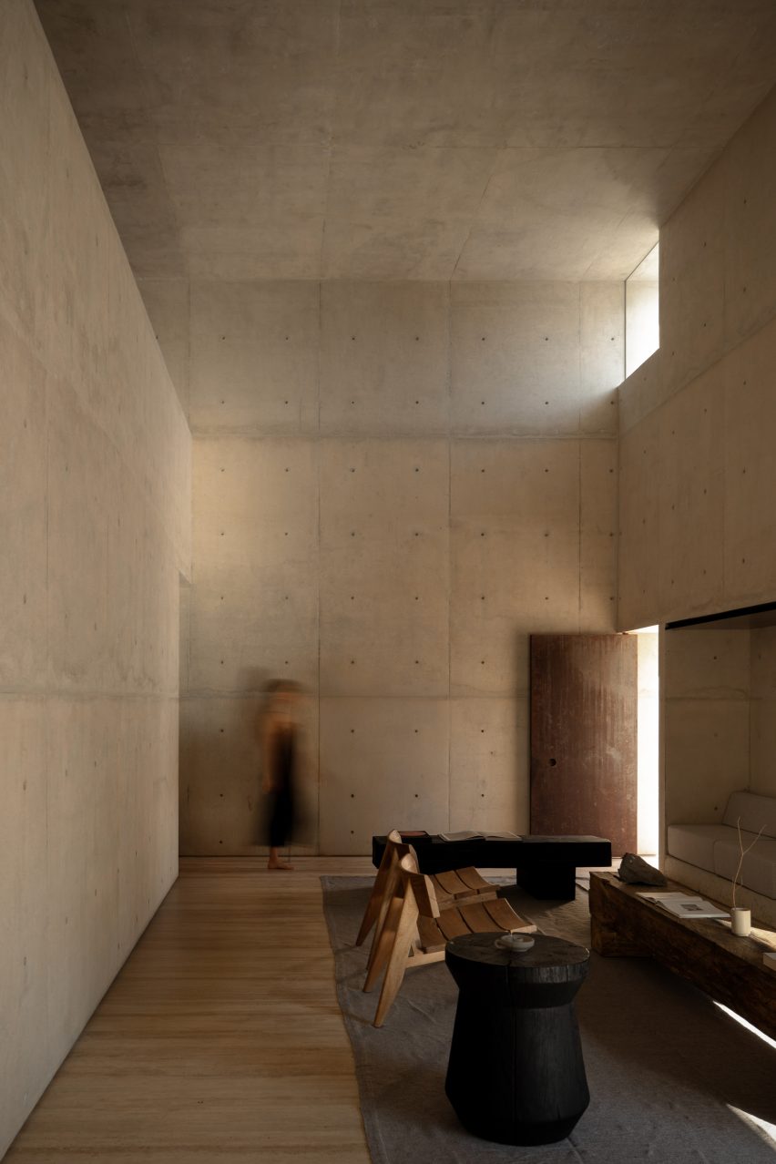 concrete house by hw studio