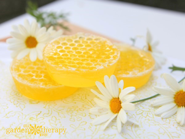 how to make gorgeous honeycomb soap bars easily at home