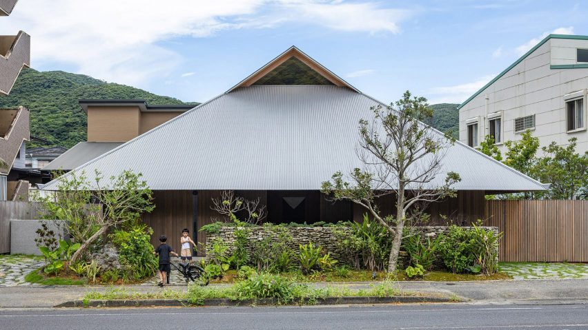 amami house with metal roof