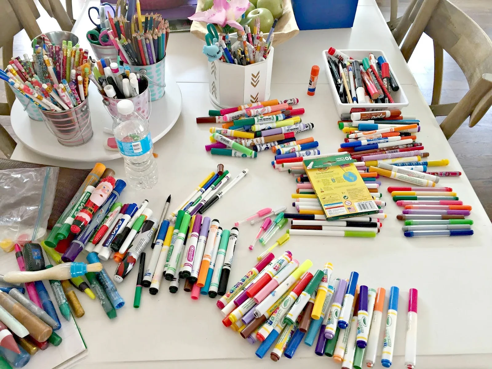 my top five tips that make decluttering much easier | thrifty decor chick 6 purging office supplies on table